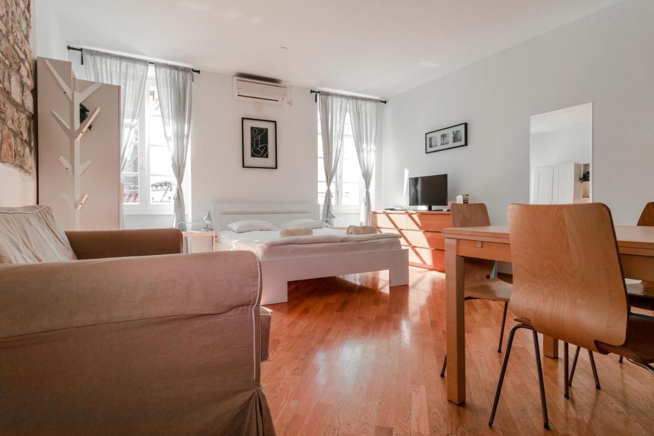 Apartment Music House